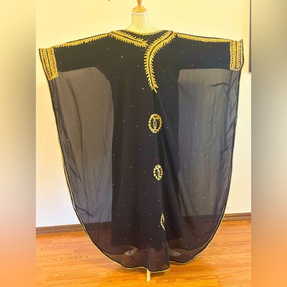 KAFTAN ABAYA. MUSLIM WOMEN ABAYA WITH GOLD GEM 💎 STONES INFRONT - Picture 3 of 4